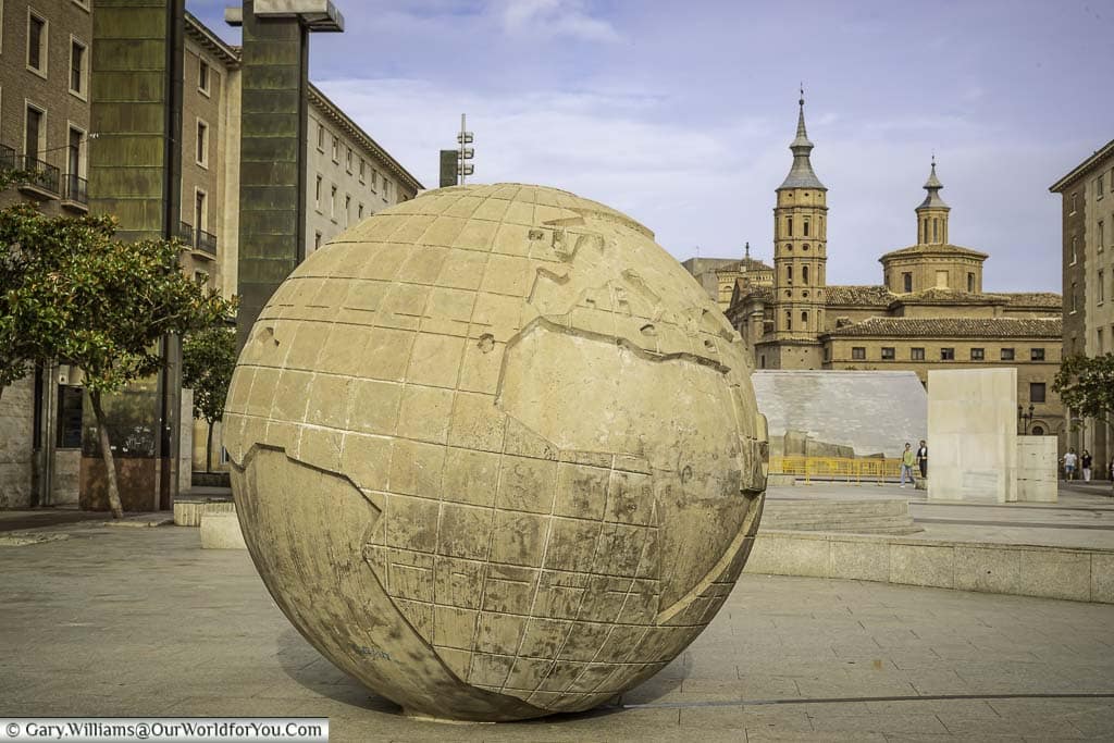 the bola del mundo (spanish for "ball of the world") is a large, spherical sculpture located in the plaza del pilar in zaragoza, spain. it is a 3-meter-diameter (10-foot) globe made of concrete with a relief map of the continents.