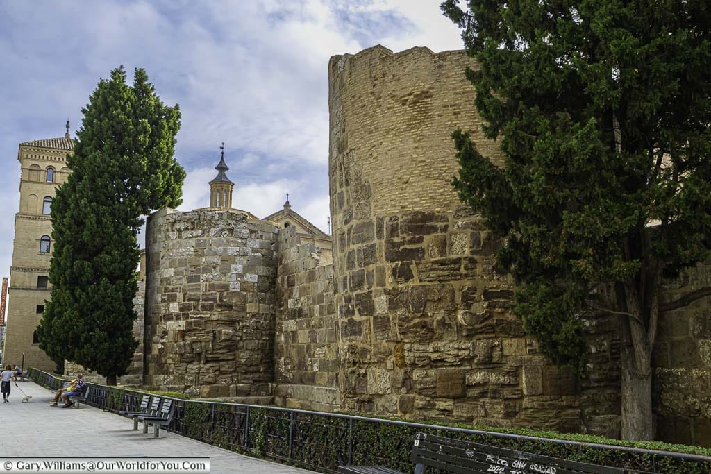 the reconstructed roman arch walls with their defensive towers in the plaza de caesar augusta in zaragoza spain